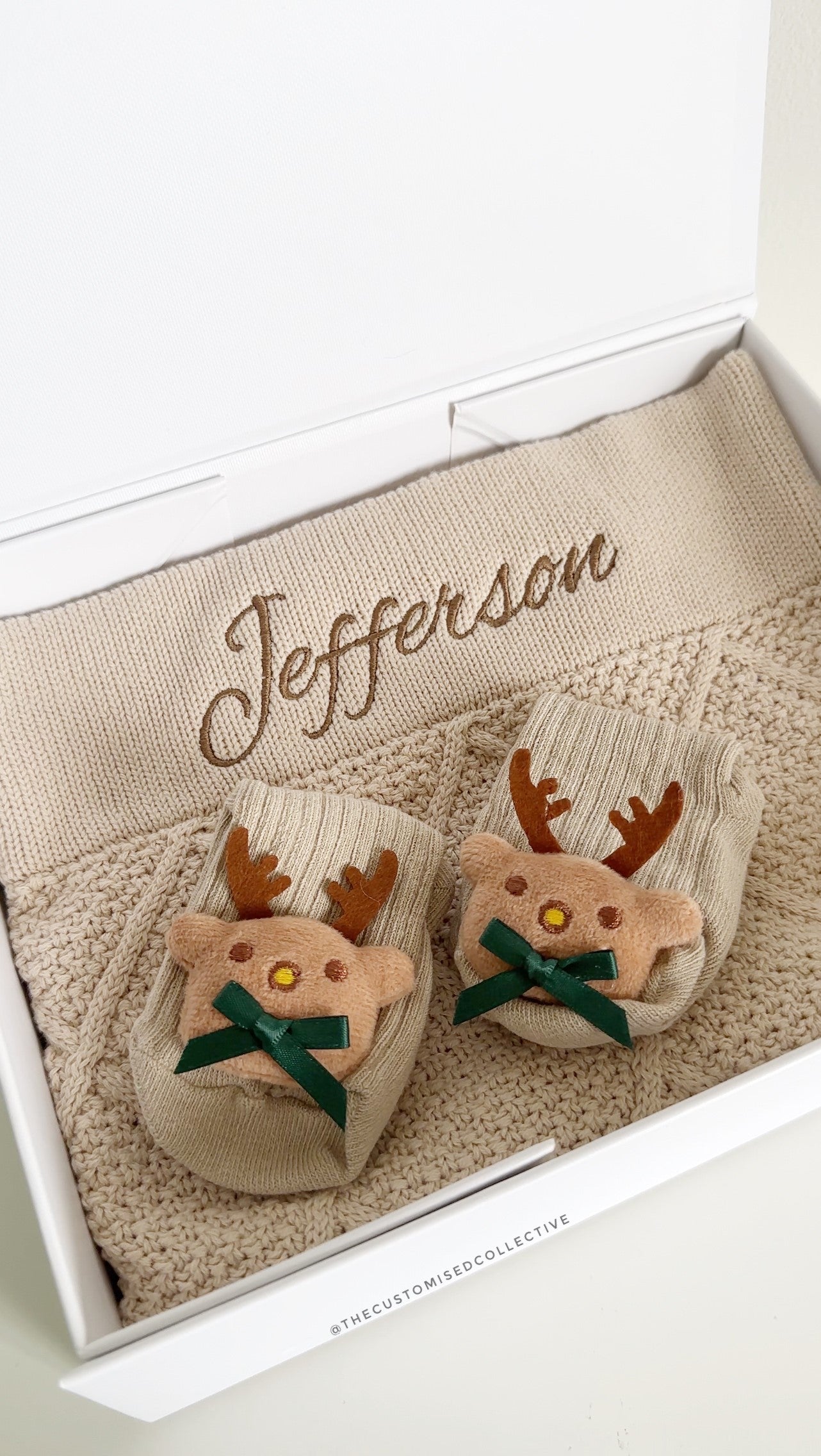 Embroidered Baby Blanket Gift set - Thecustomisedcollective