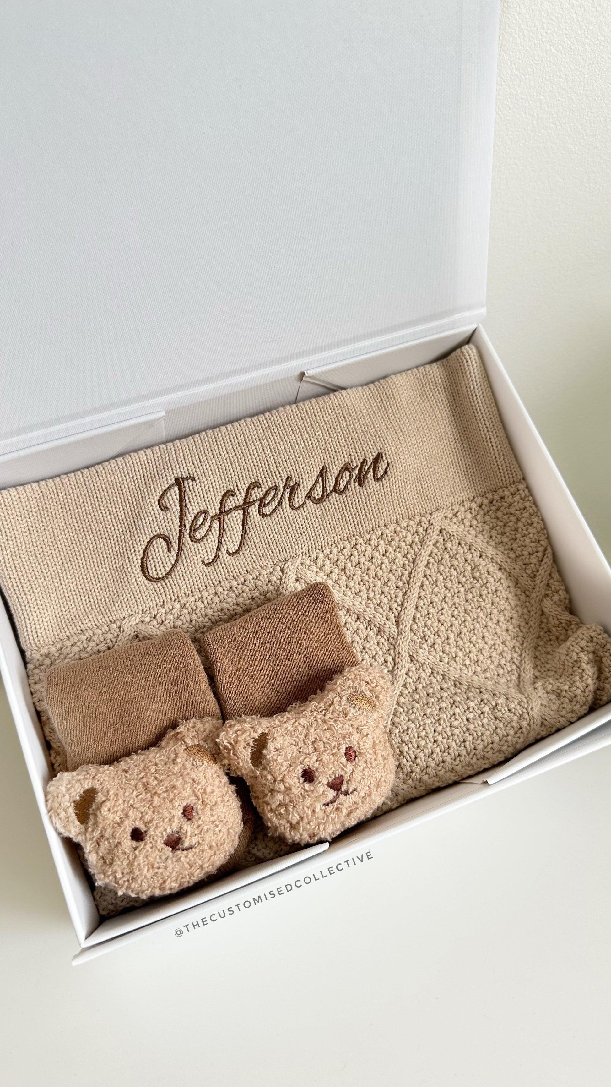 Embroidered Baby Blanket Gift set - Thecustomisedcollective